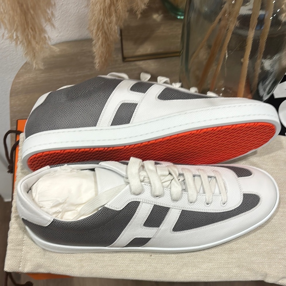 Elegant White and Gray Men's Sneakers